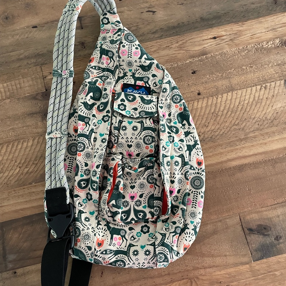 KAVU rope sling crossbody bag in “Cozy Critters” pattern.